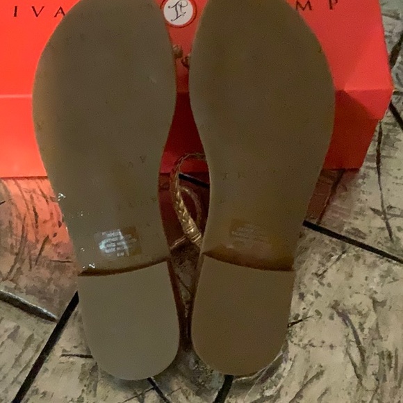 IVANKA TRUMP EMBELLISHED GOLD LEATHER SANDALS 8.5 NEVER WORN IN BOX - Picture 2 of 6